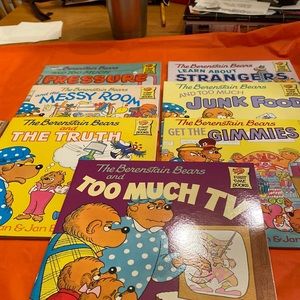 Set of 7 Berenstain Bears Books ( good used condition)